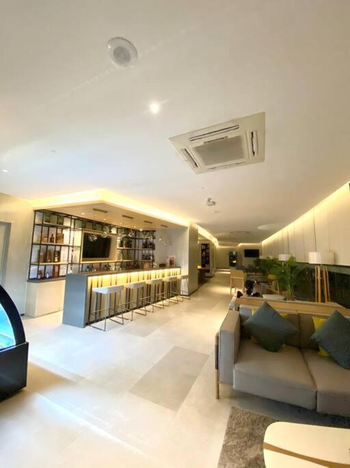 Condotel Aeon Towers Davao 20Mbps Wifi Экстерьер фото